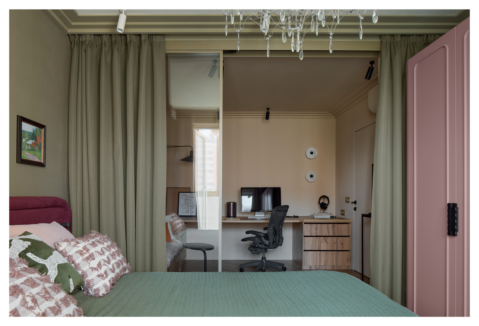 Шкаф для передачи "Квартирный вопрос"