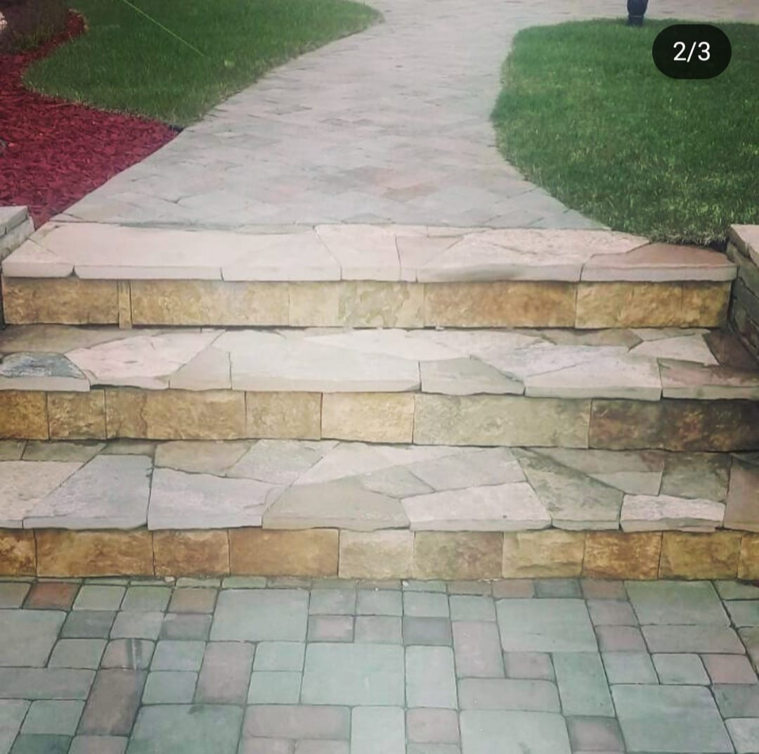 Сад с водоемом.