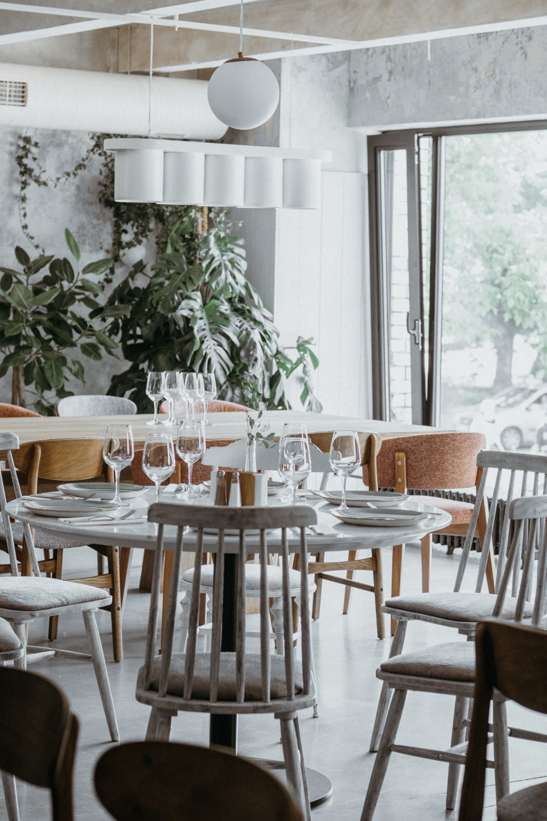 Столы и стулья для кафе