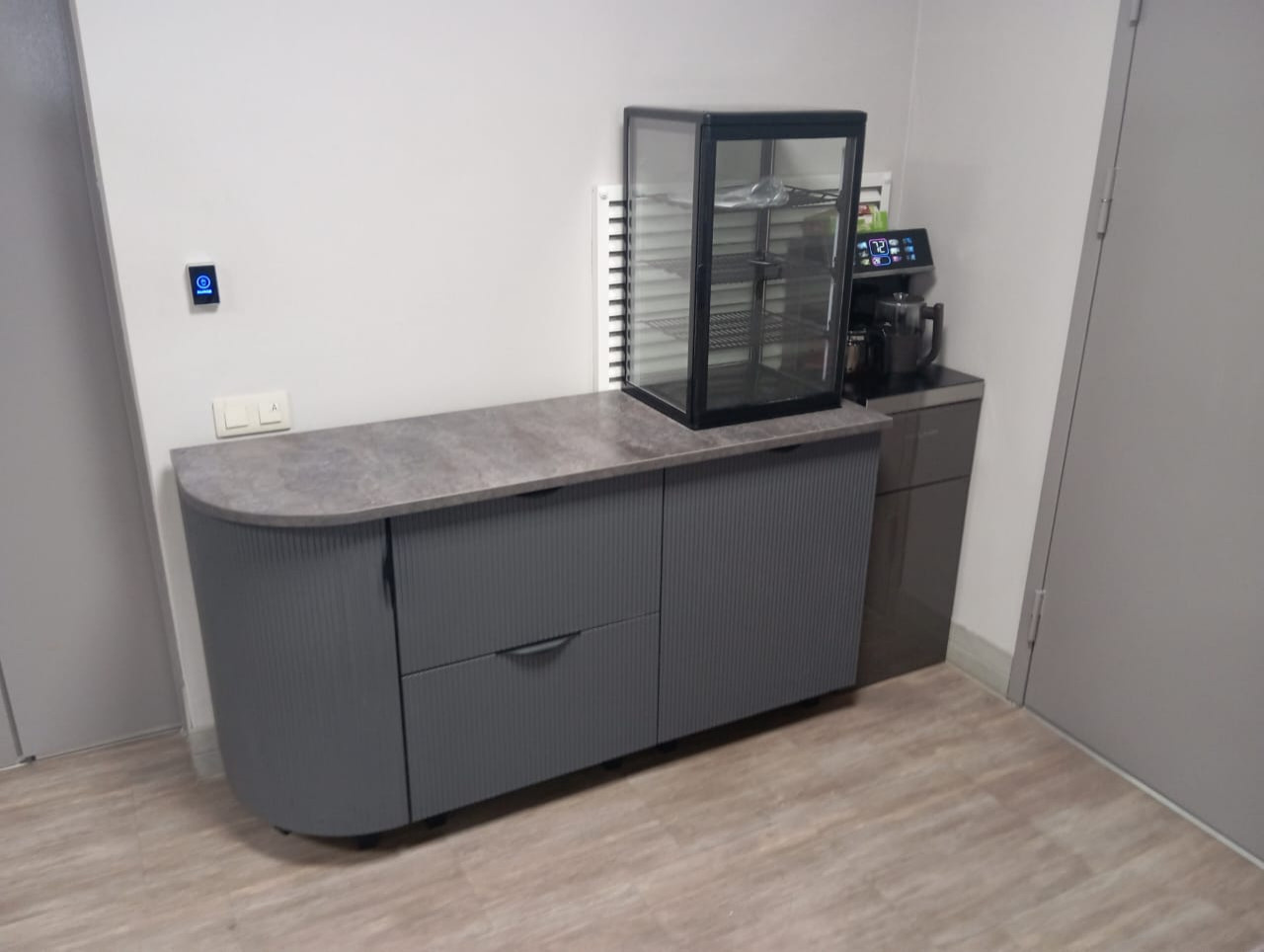 Барная стойка на металлокаркасе