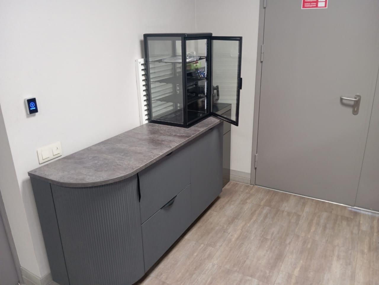 Барная стойка на металлокаркасе