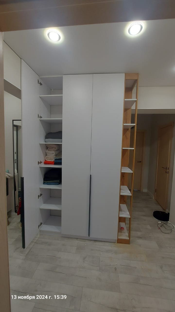 Шкаф распашной