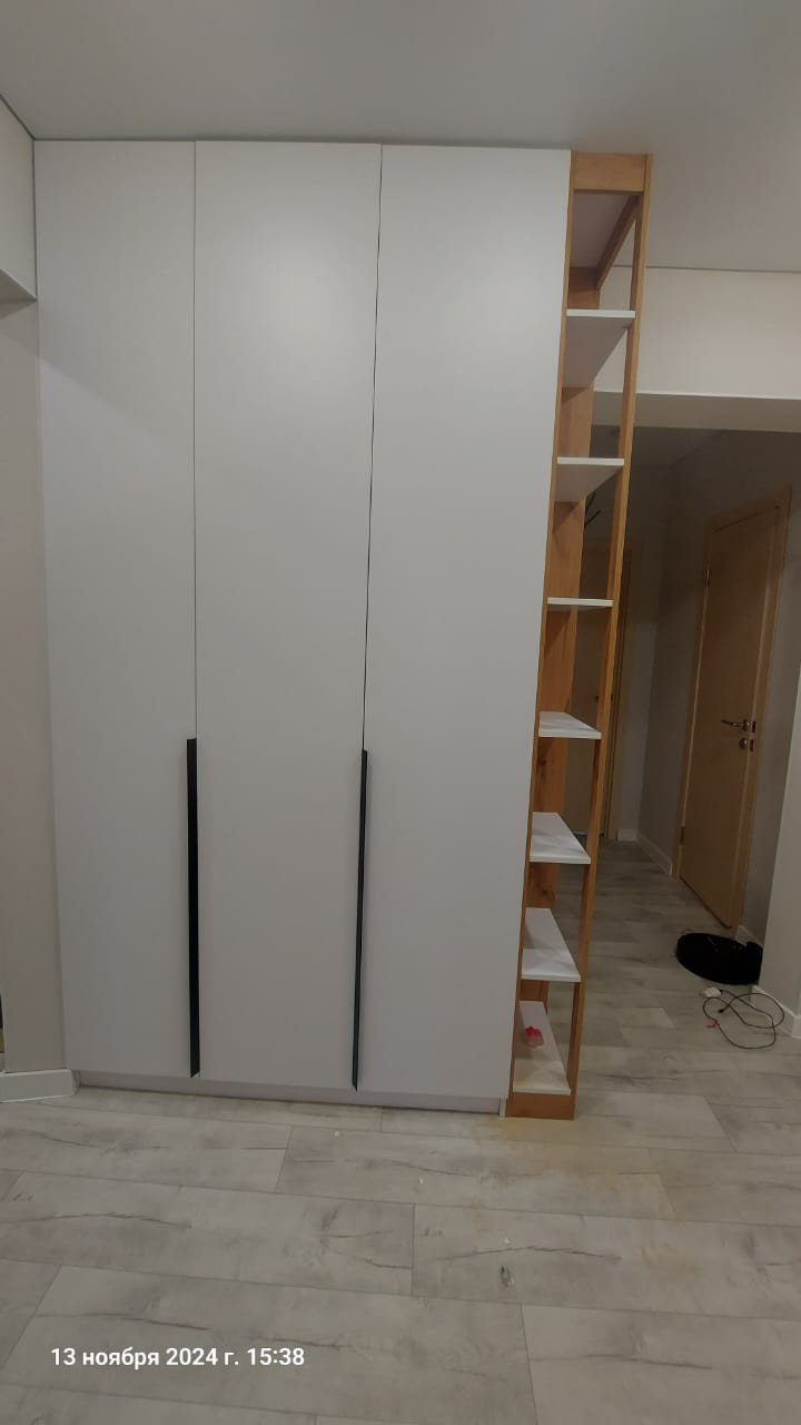 Шкаф распашной