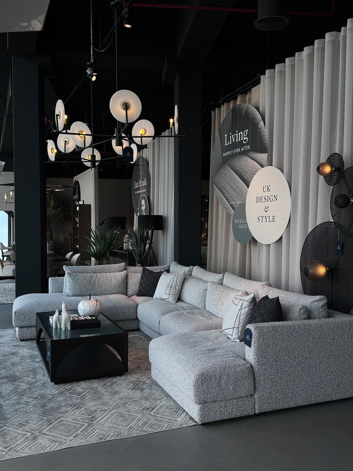 Оформление мебельного шоу-рума