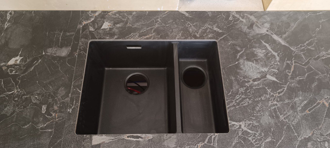 Г-образная раковина из керамогранита с закруглением