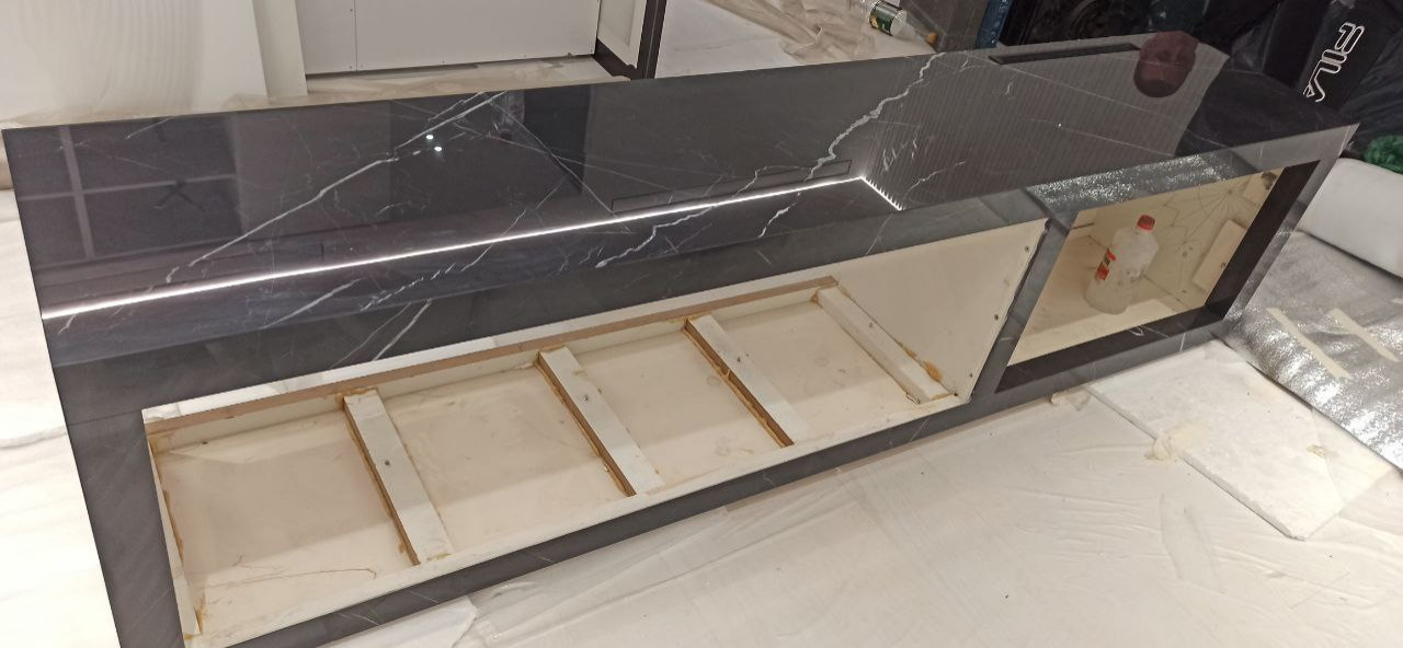 П-образная столешница из керамогранита