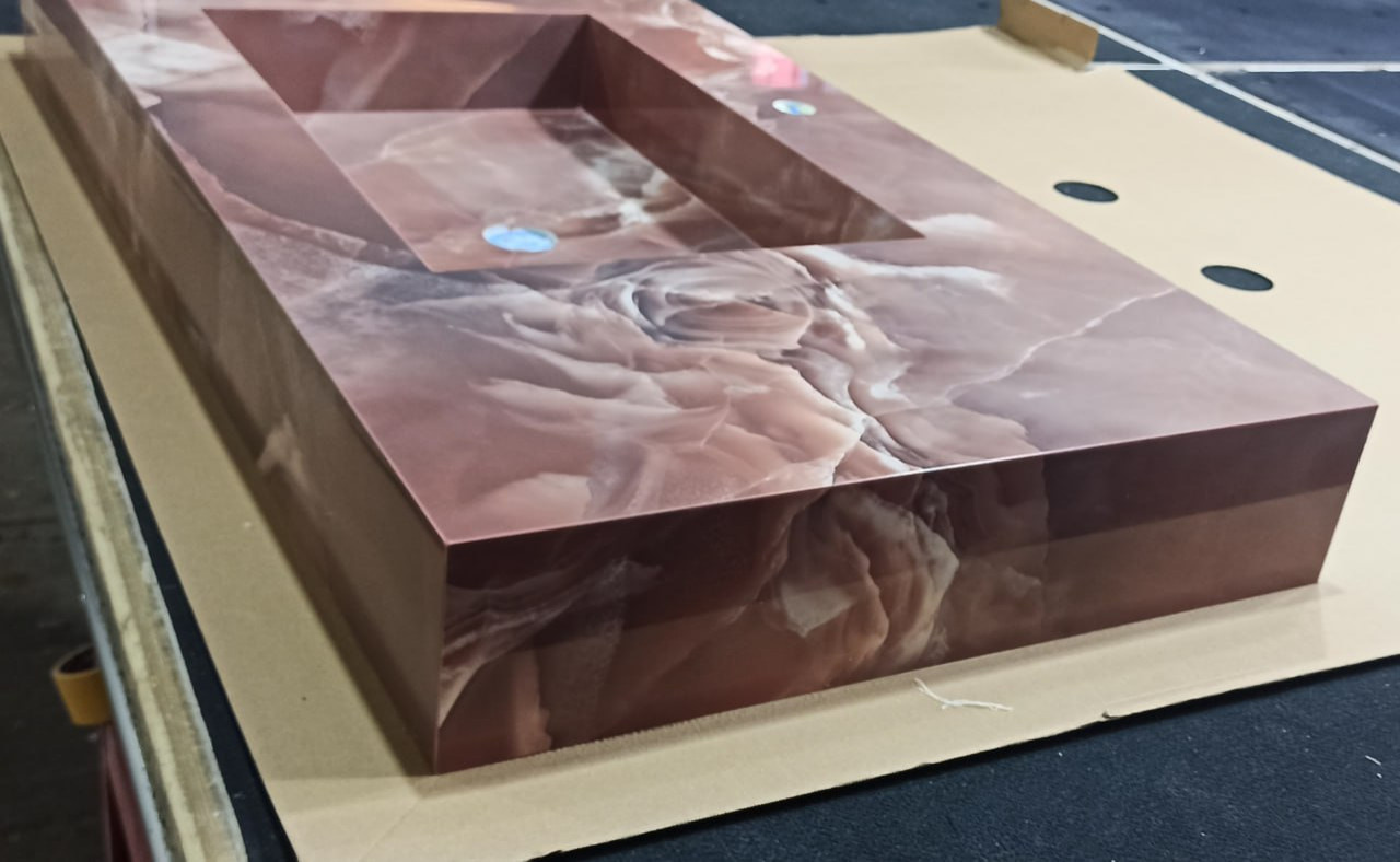 Раковина с прямой чашей в центре