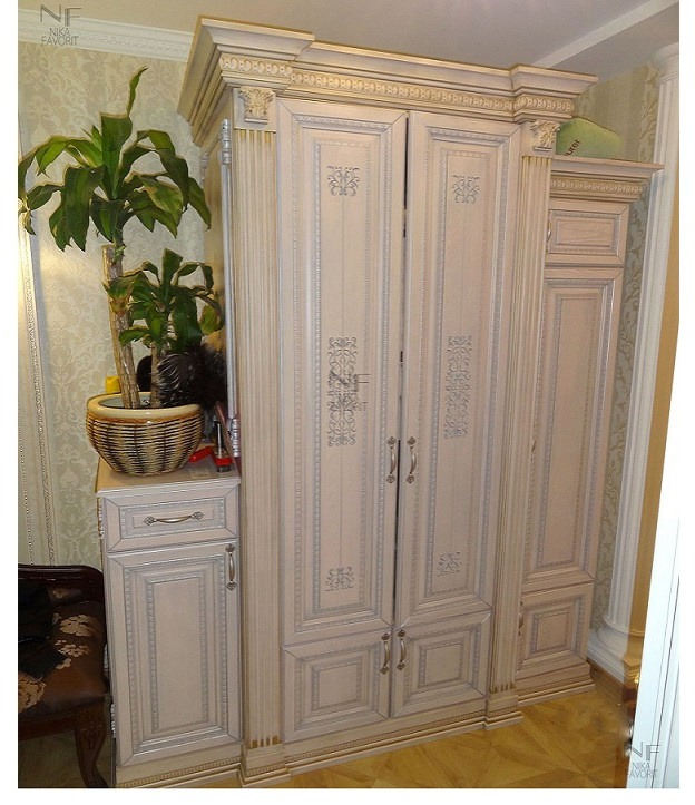 CLASSIC WOODEN HALLWAY FURNITURE WITH DECORS