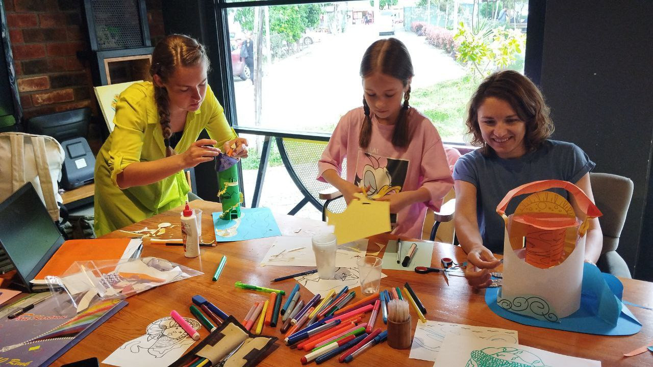 Занятие по архитектуре для семьи в городе Алания, Турция