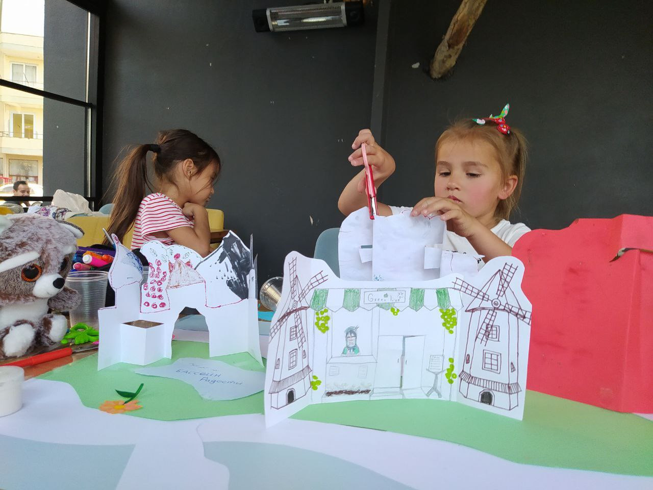 Занятие по архитектуре для детей в городе Алания, Турция