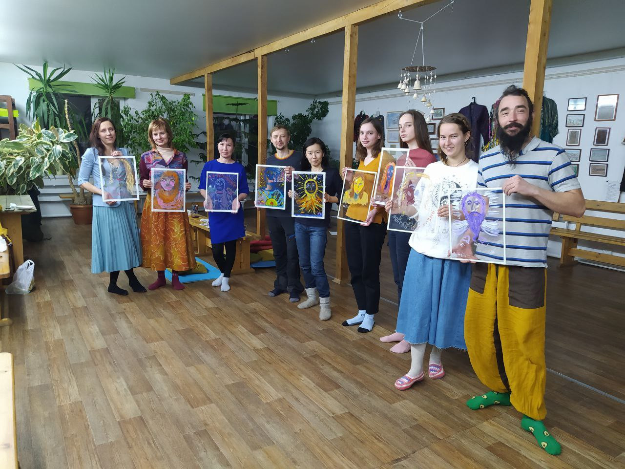 Арт терапия через рисование обоюдных портретов на стекле в селе Усть Кокса, Респ