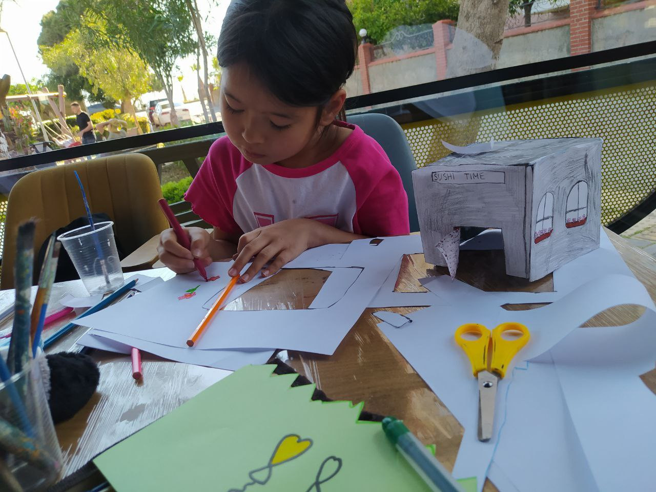 Занятие по архитектуре для детей в городе Алания, Турция