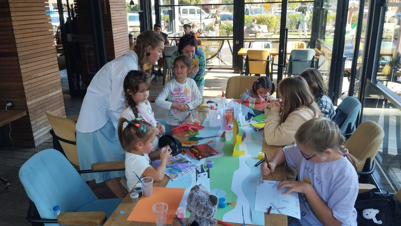 Занятие по архитектуре для детей в городе Алания, Турция