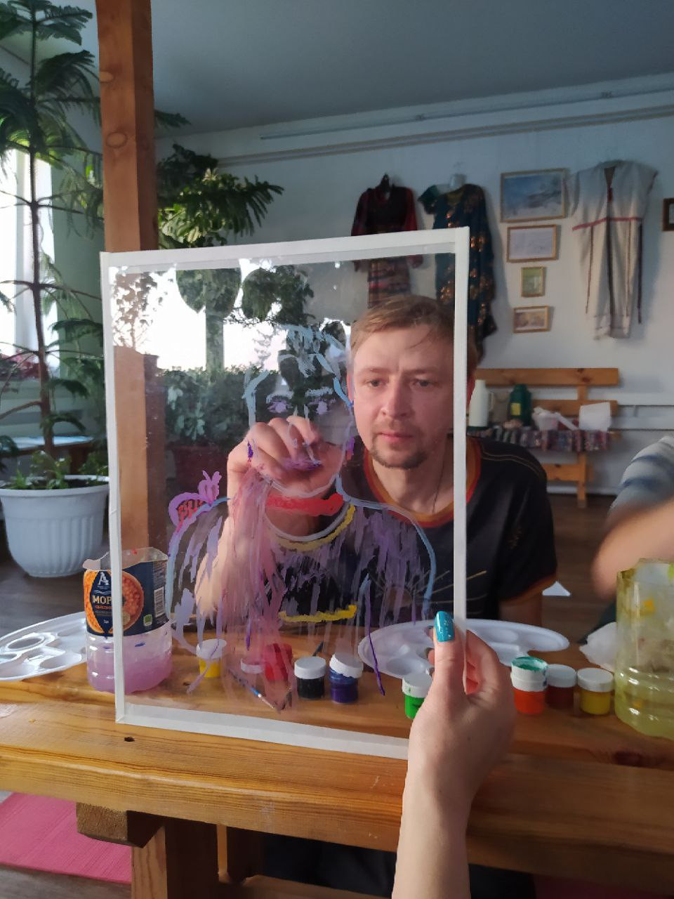 Арт терапия через рисование обоюдных портретов на стекле в селе Усть Кокса, Респ