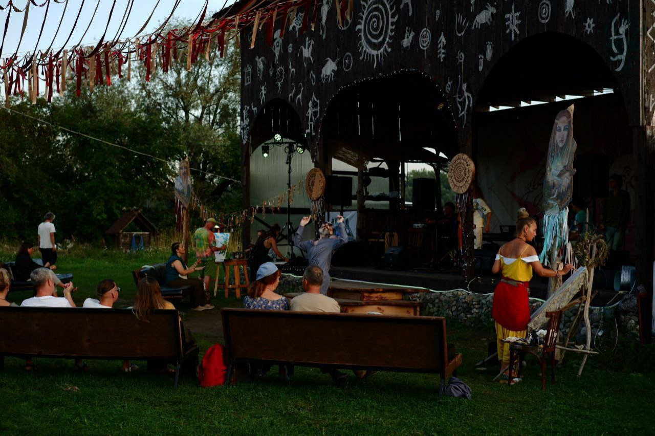 Потоковое рисование во время фестиваля "Звучи и слушай" 2023