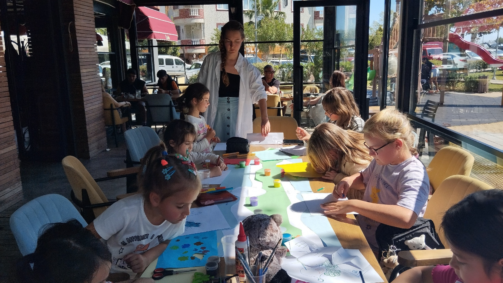 Занятие по архитектуре для детей в городе Алания, Турция