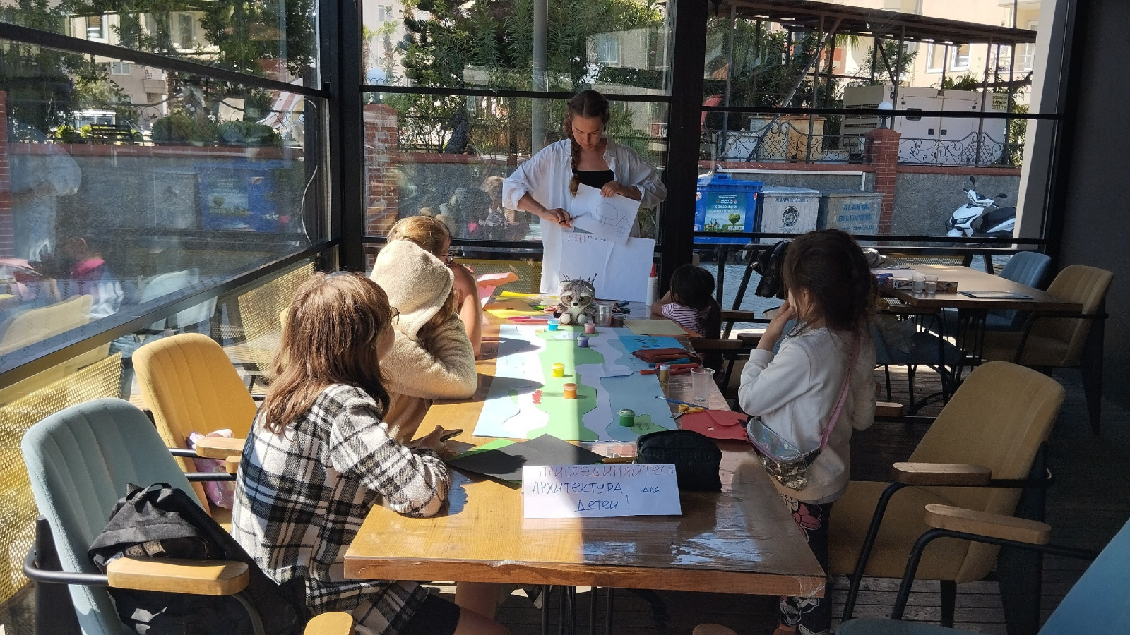 Занятие по архитектуре для детей в городе Алания, Турция