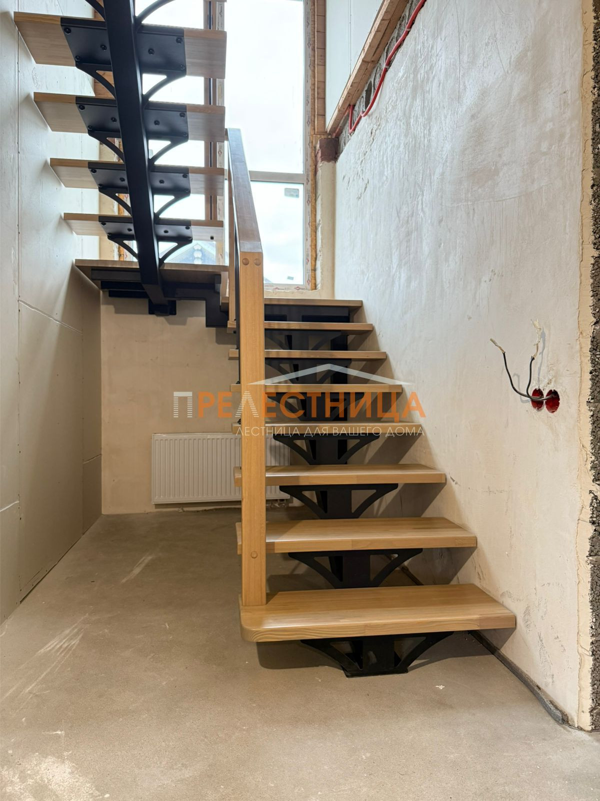 Лестница на центральном косоуре Ассоль-61