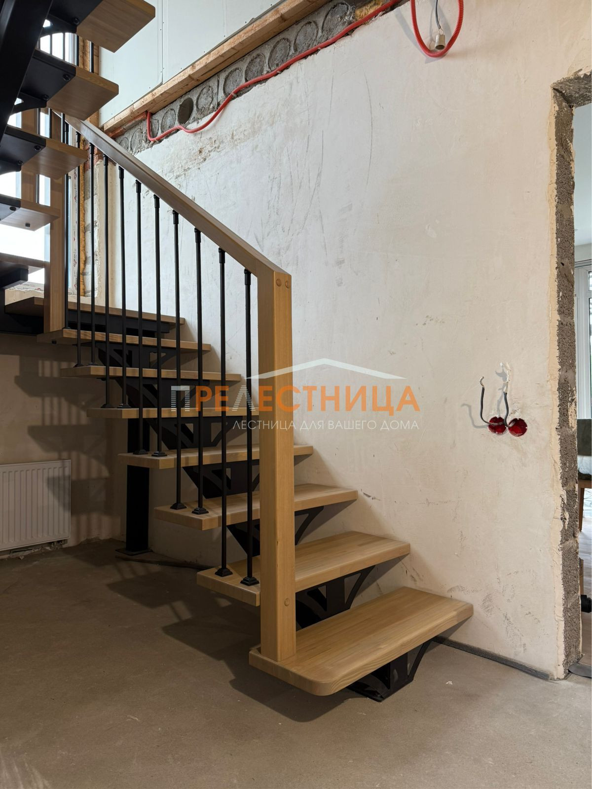 Лестница на центральном косоуре Ассоль-61