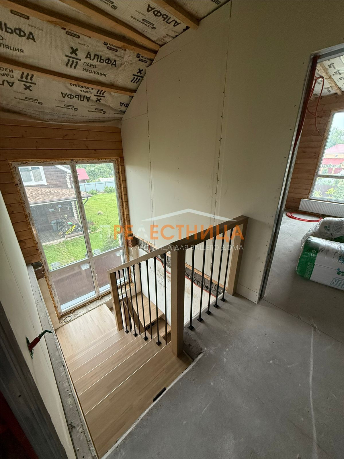 Лестница на центральном косоуре Ассоль-61