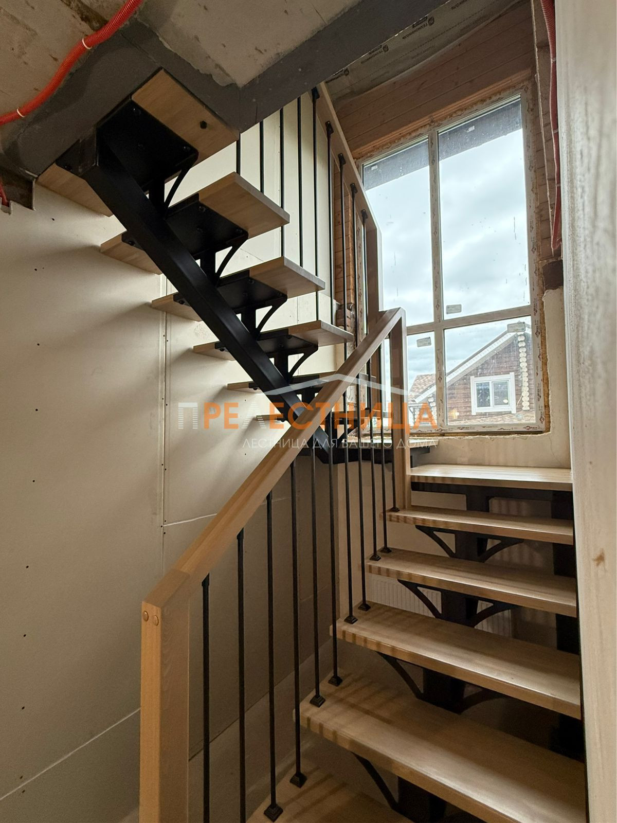 Лестница на центральном косоуре Ассоль-61
