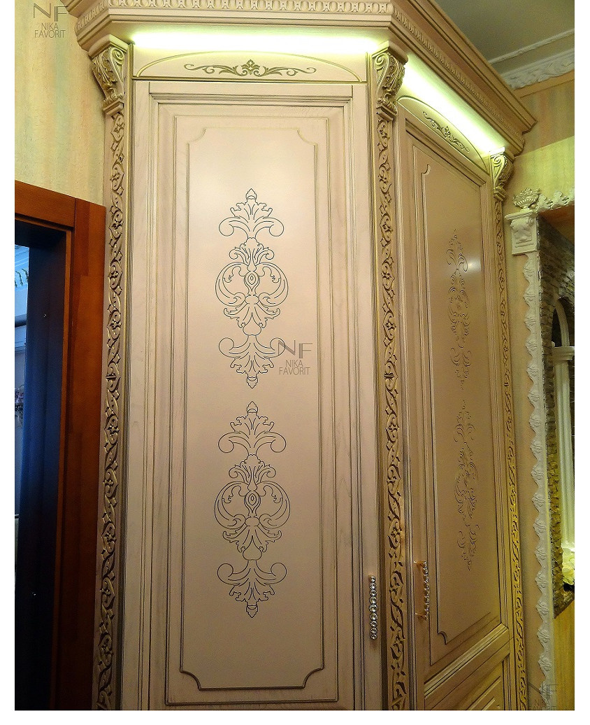 CLASSIC WOODEN WARDROBE WITH DECORS AND PATINA IN A HALLWAY / LIVING ROOM