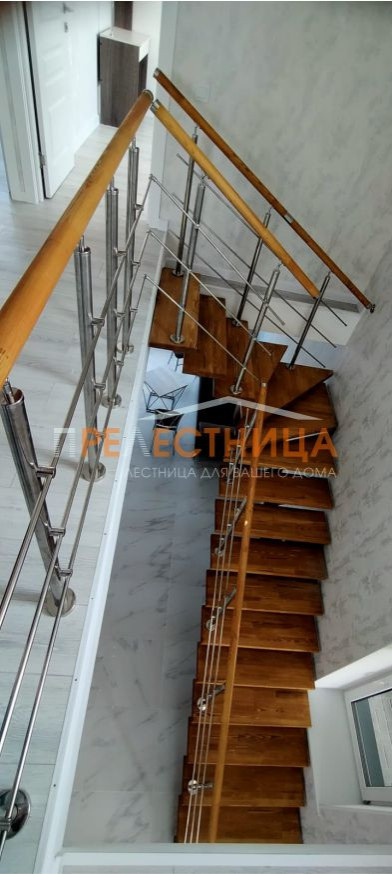 Лестница на центральном косоуре Ассоль-63