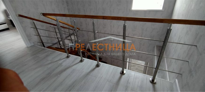 Лестница на центральном косоуре Ассоль-63