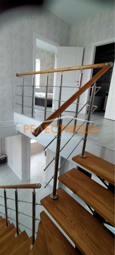 Лестница на центральном косоуре Ассоль-63