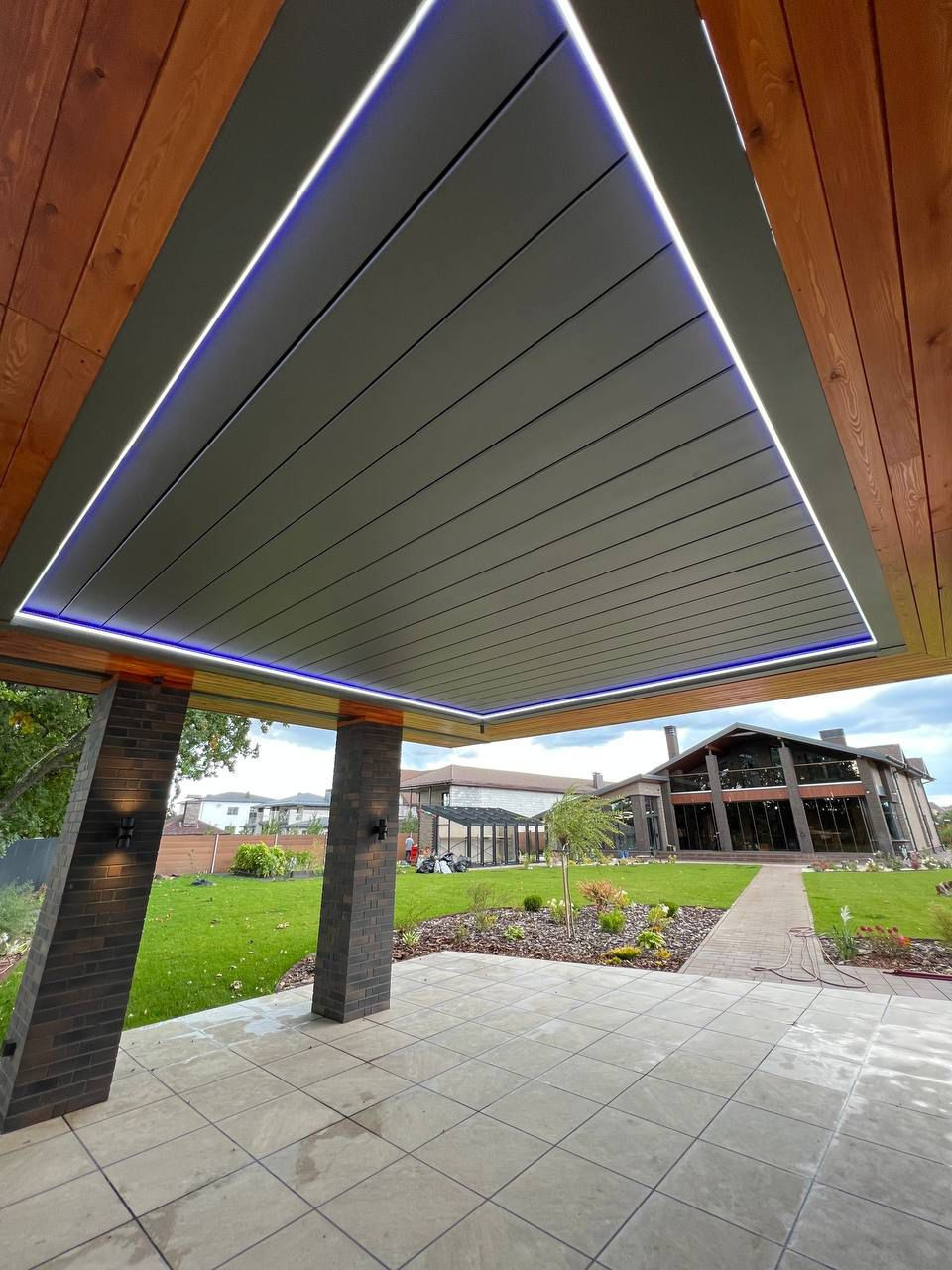 интегрированная биоклиматическая пергола