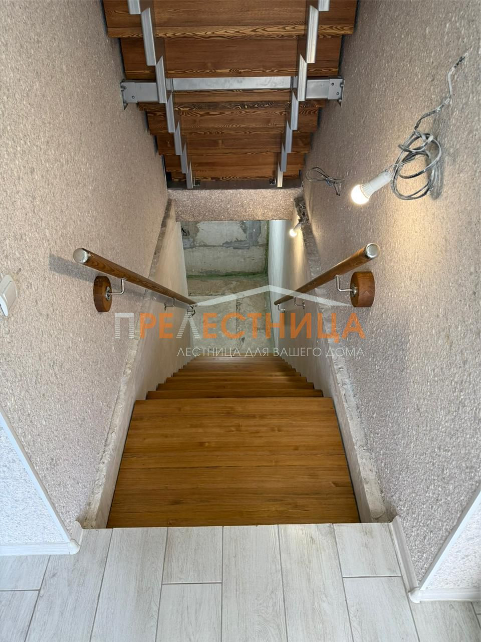 Лестница на центральном косоуре Ассоль-64