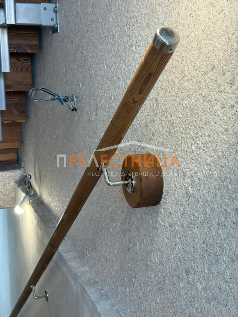 Лестница на центральном косоуре Ассоль-64