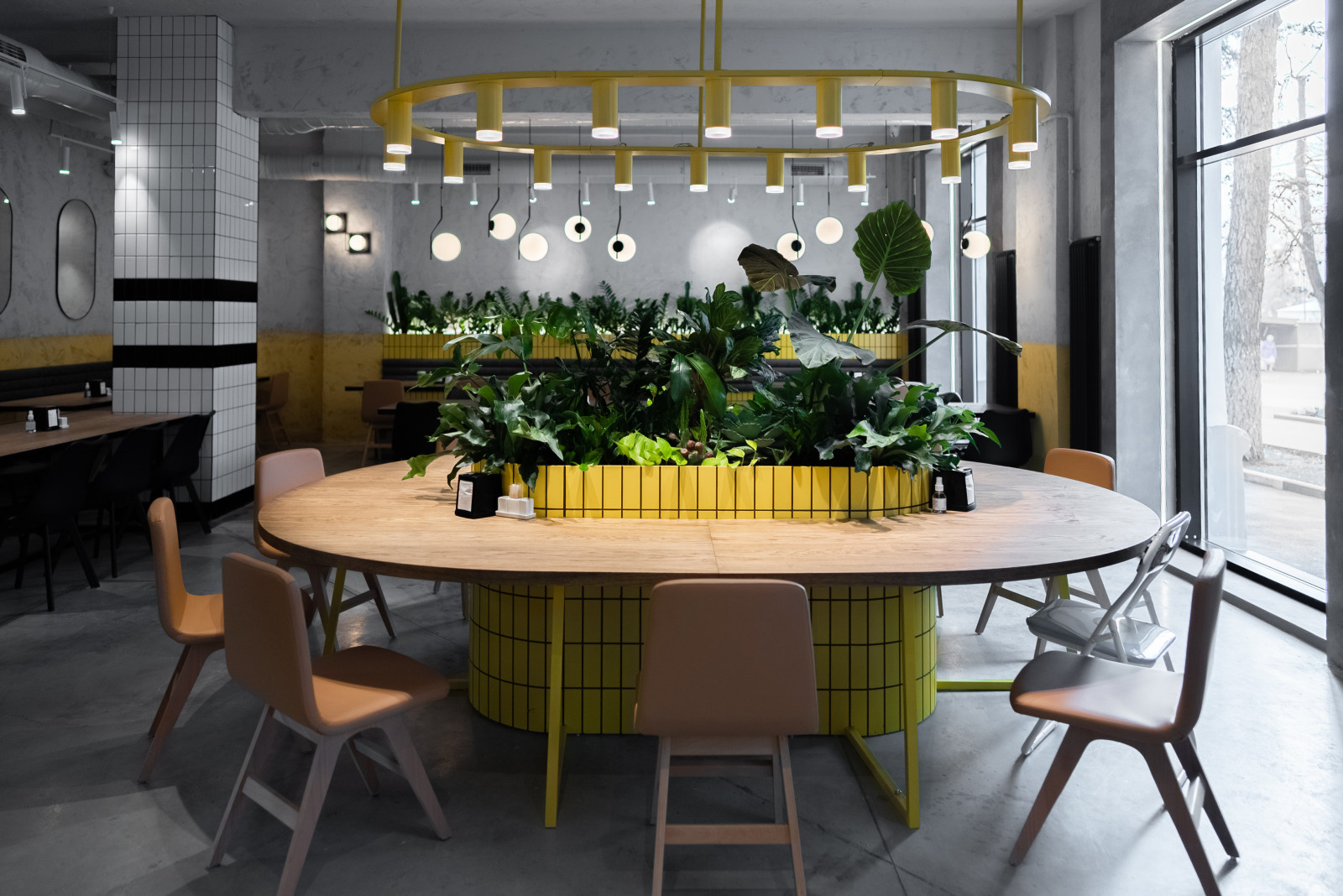 Стол для гостей