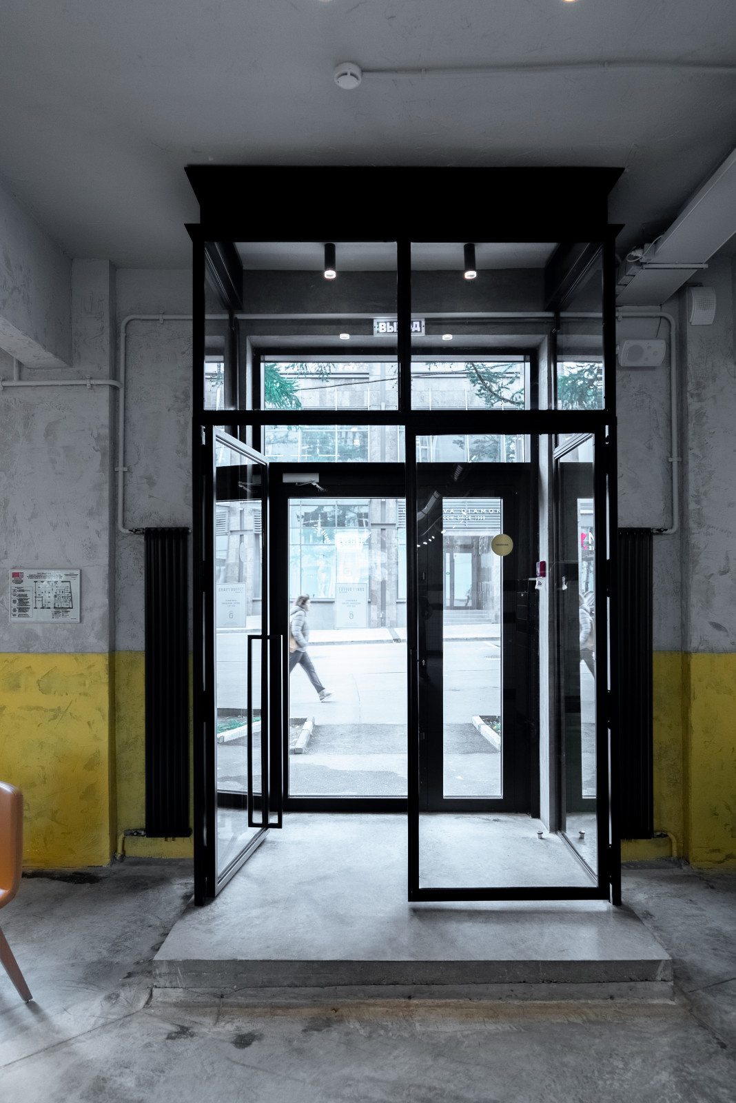 Стеклянный тамбур