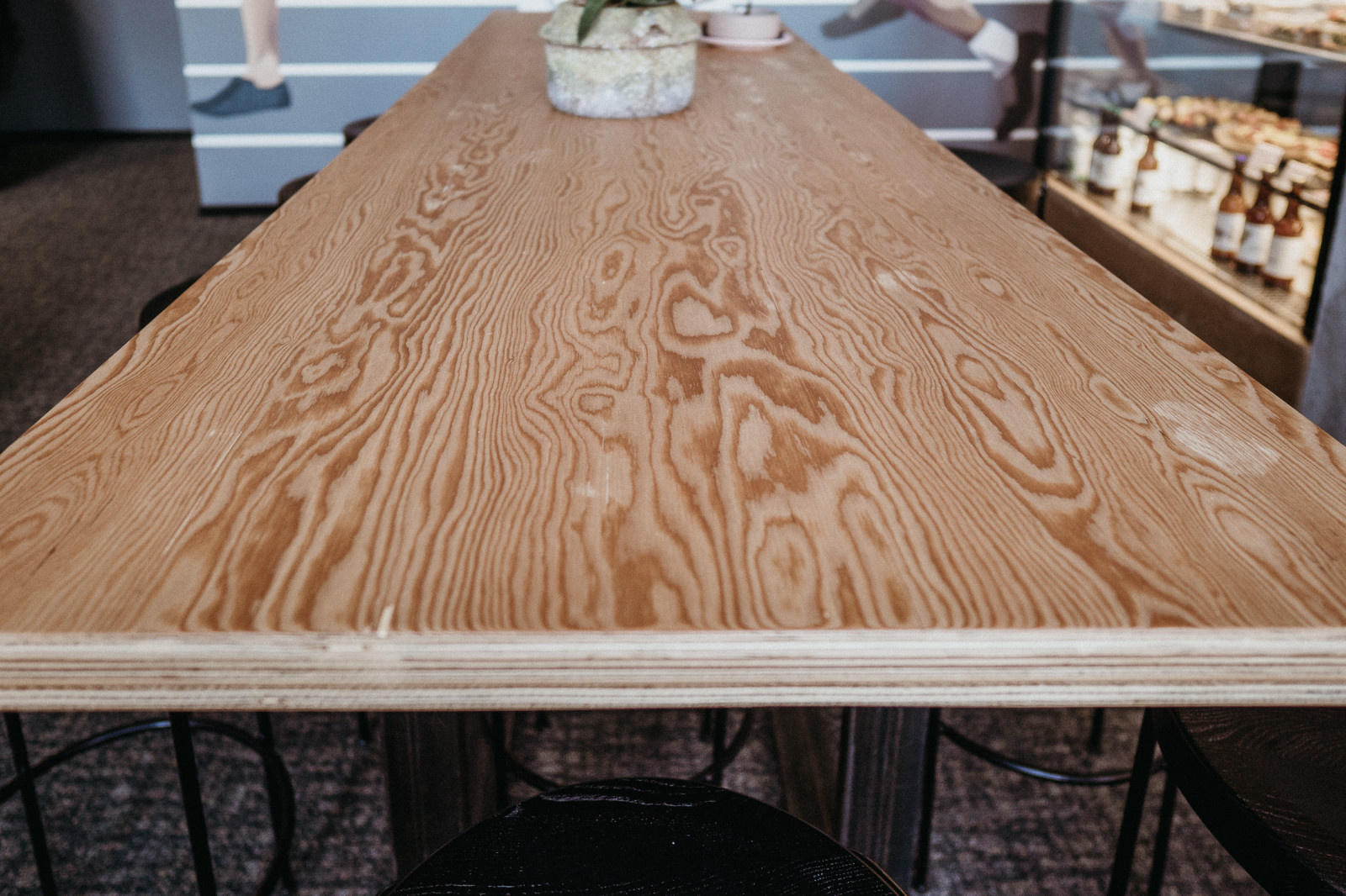 Барные стулья и столы