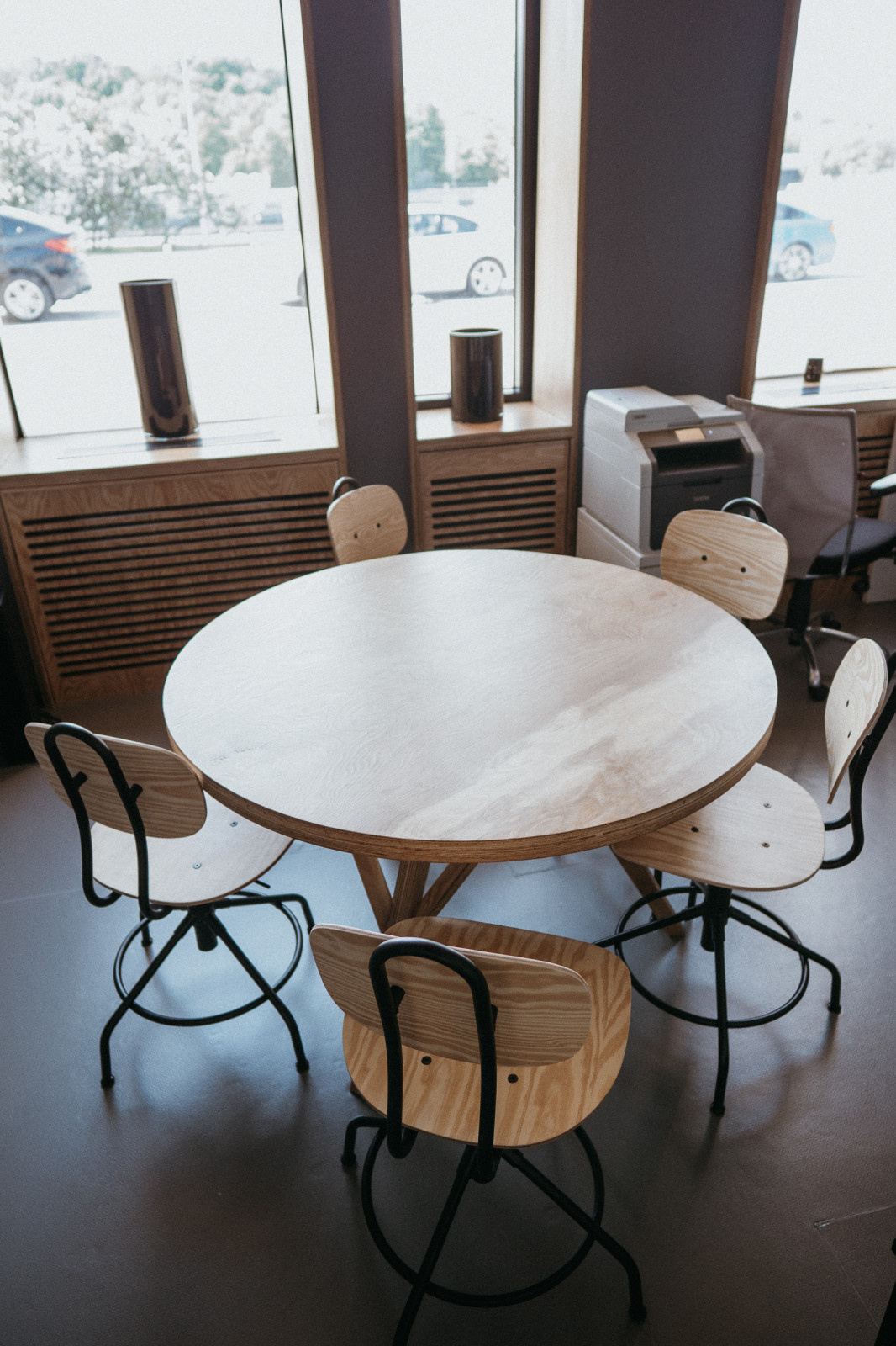 Стол для посетителей