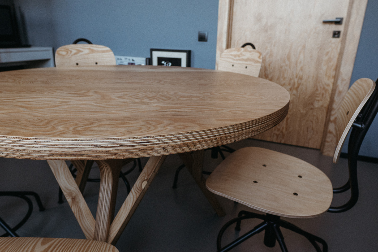 Стол для посетителей