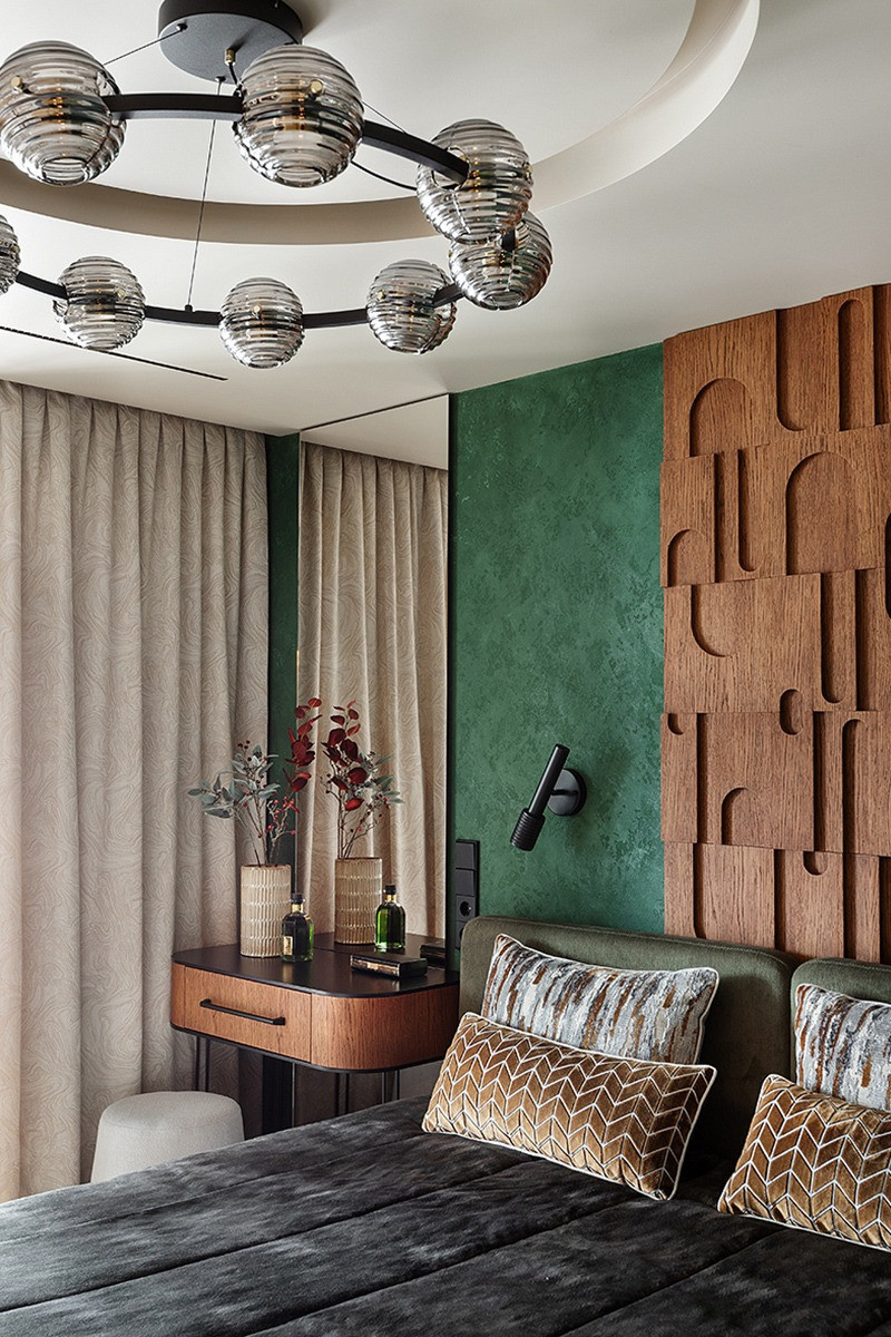 Современный интерьер с зелёными акцентами и паркетом Coswick