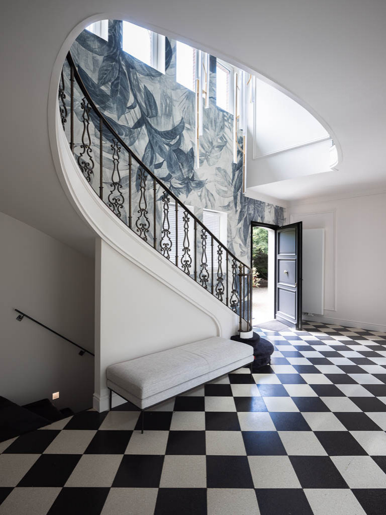 Villa Woluwe – Creating a Timeless Oasis: A Family Villa with a Southern French