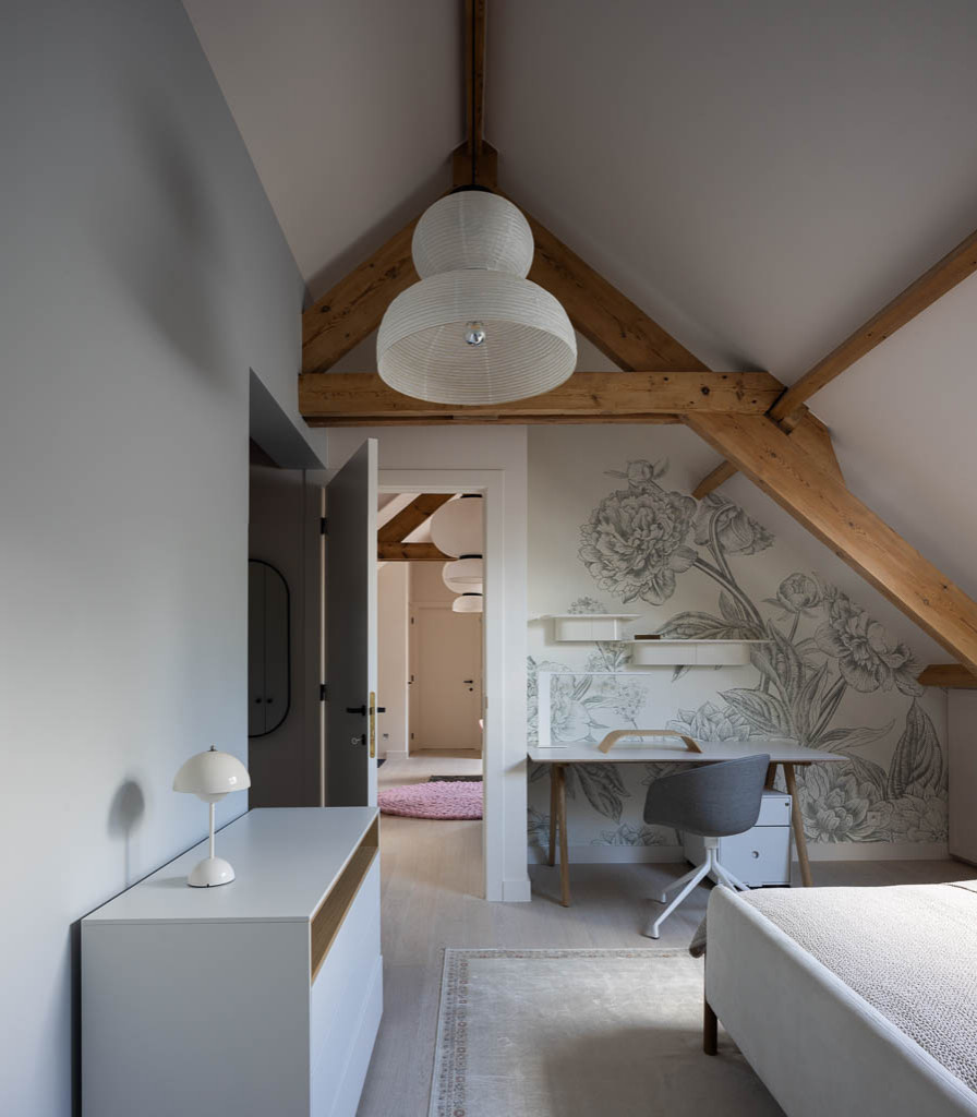 Villa Woluwe – Creating a Timeless Oasis: A Family Villa with a Southern French