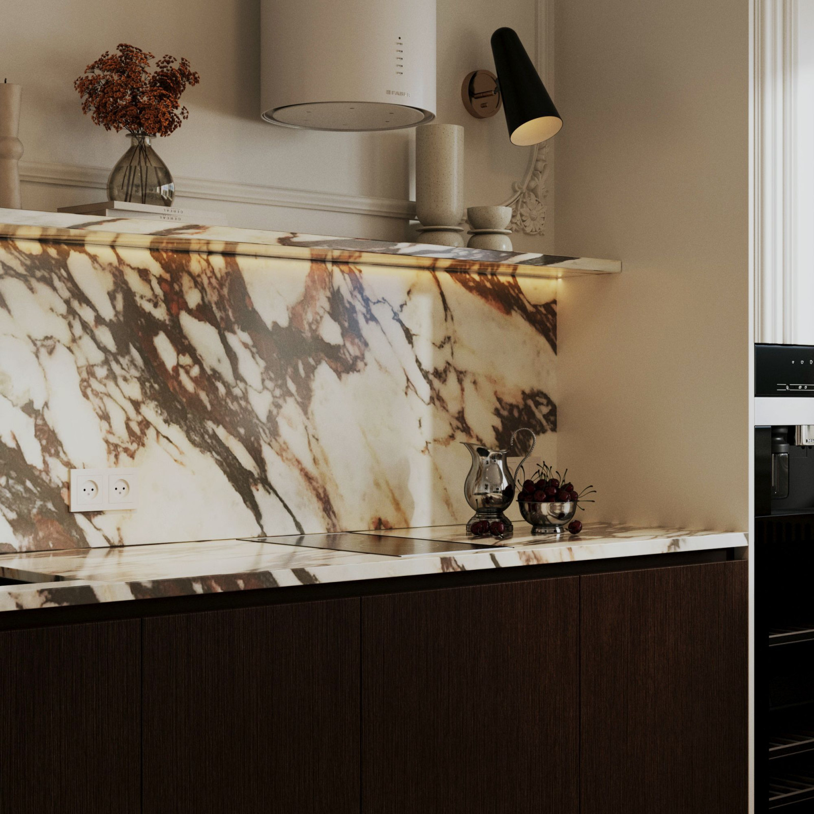 Двух этажный дом в центре города. 1Этаж