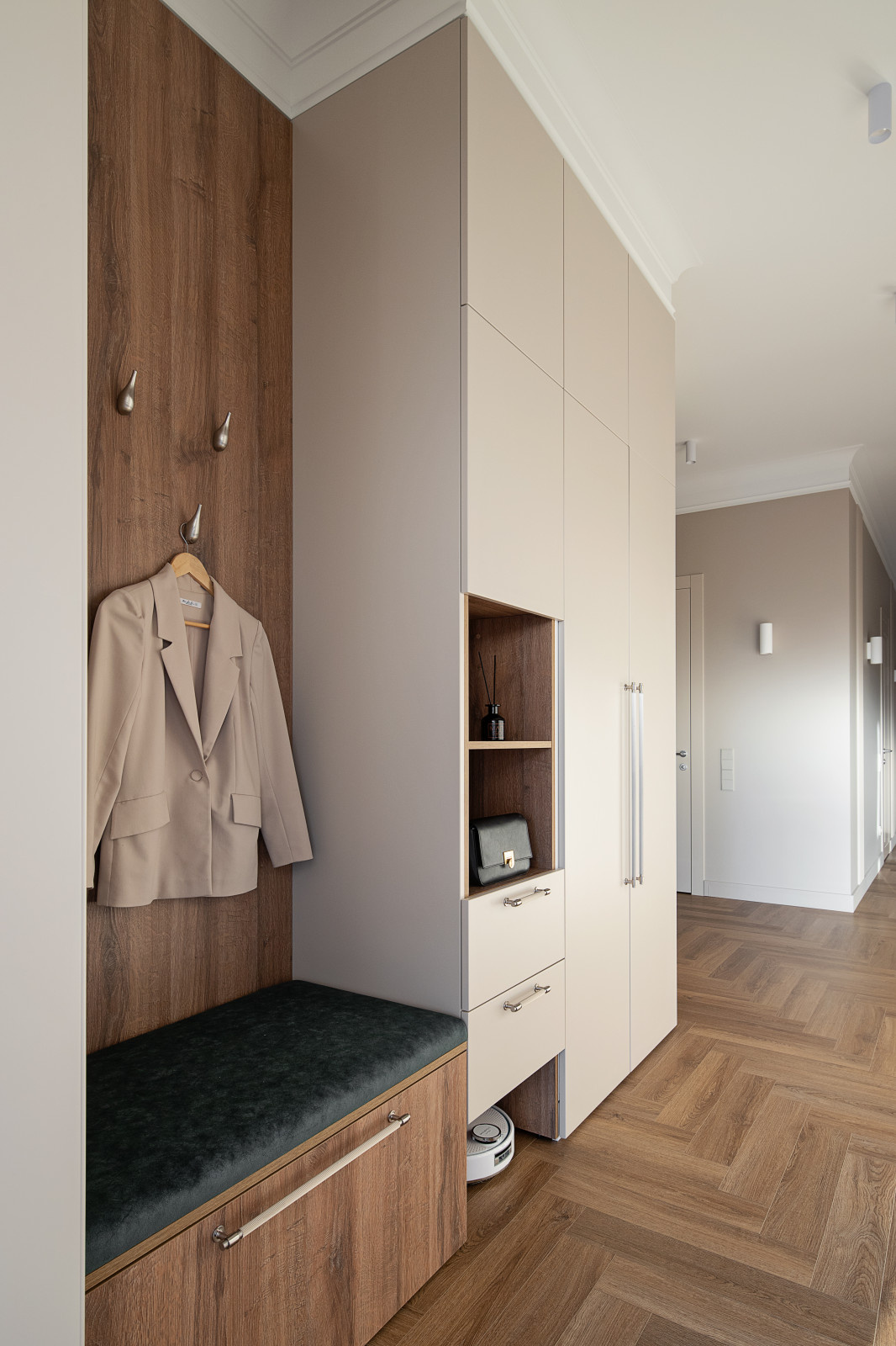 Реализация дома в пригороде (коридор)