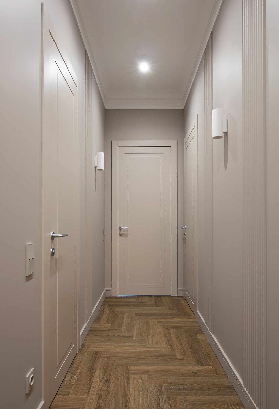 Реализация дома в пригороде (коридор)