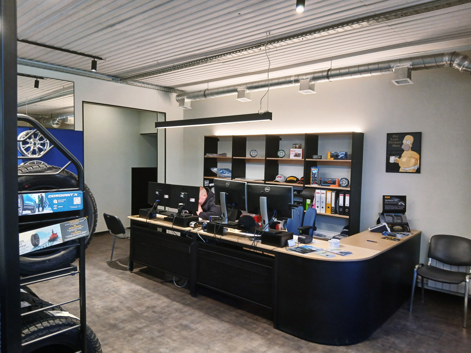 Реализованный дизайн-проект магазина 700 шин. Локация: г. Волжский (2025г)