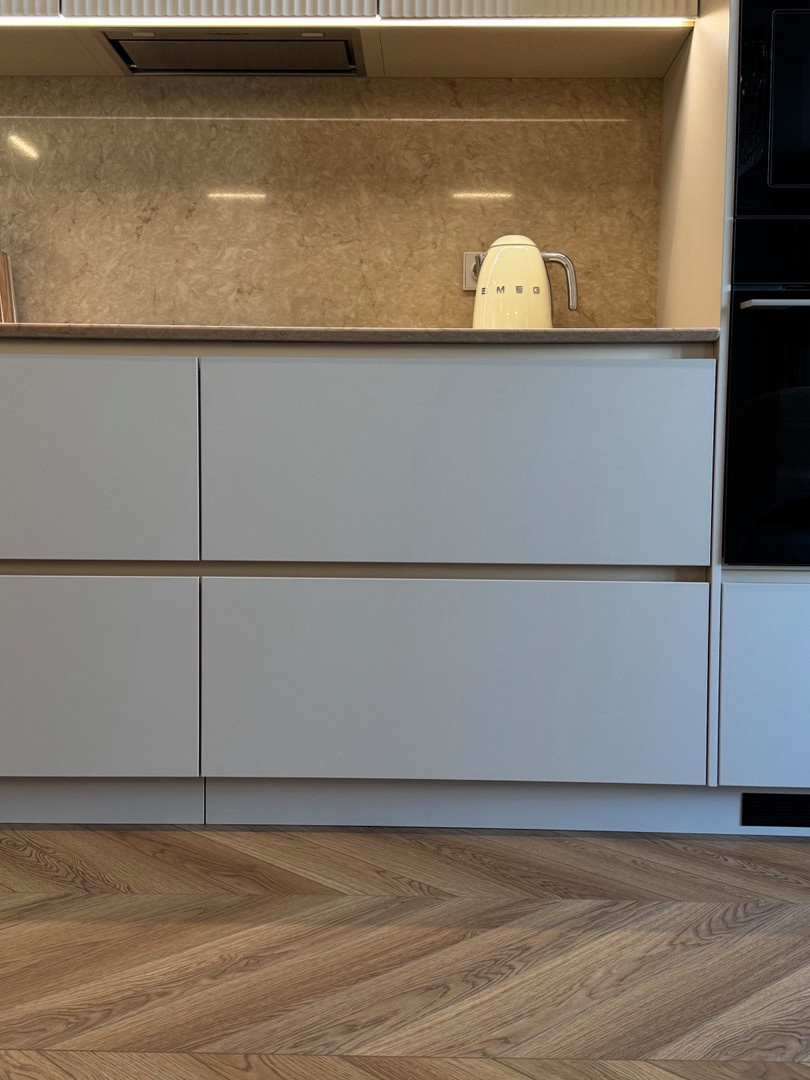 Обложка проекта: Бежевая каменная столешница Ancient Beige от  Quantra Quartz