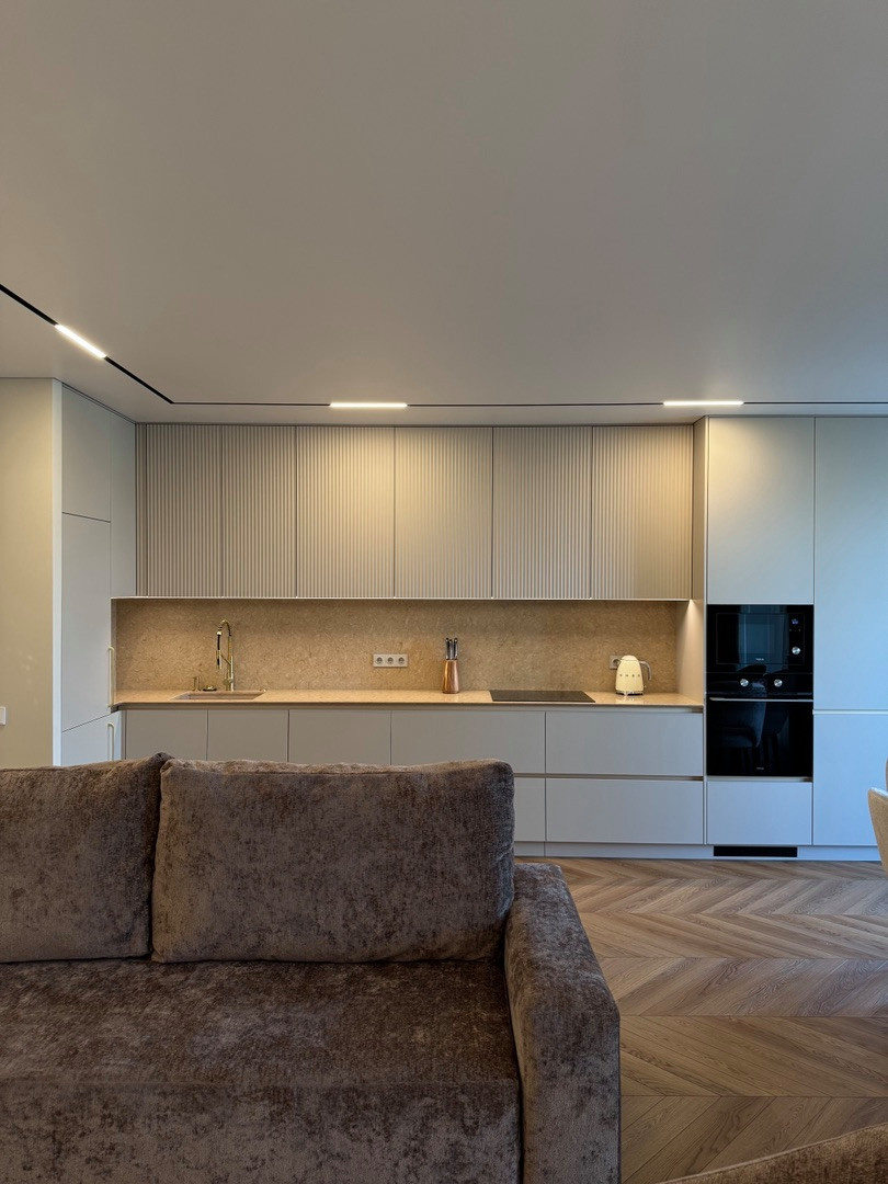 Бежевая каменная столешница Ancient Beige от  Quantra Quartz