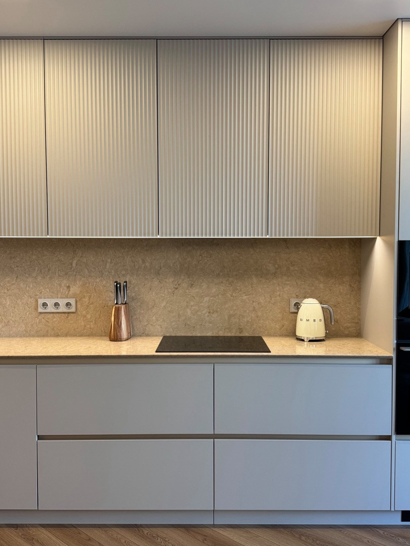 Бежевая каменная столешница Ancient Beige от  Quantra Quartz