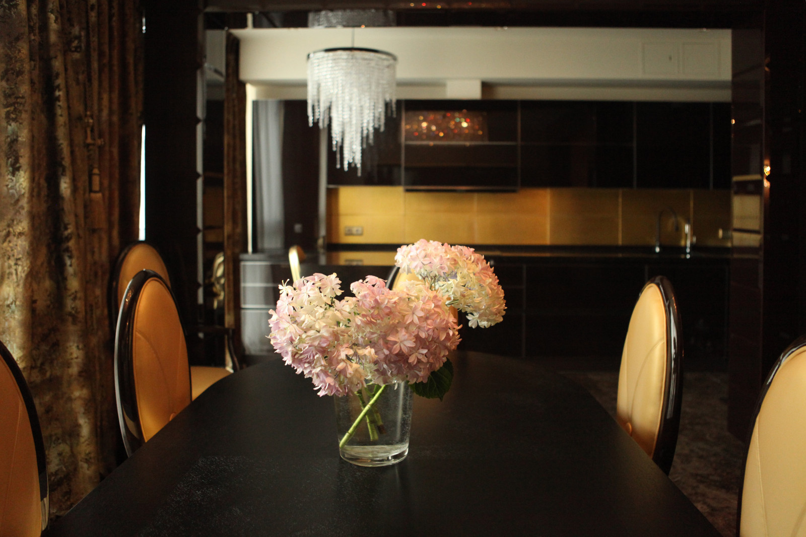 Glam Residence in chocolate palette