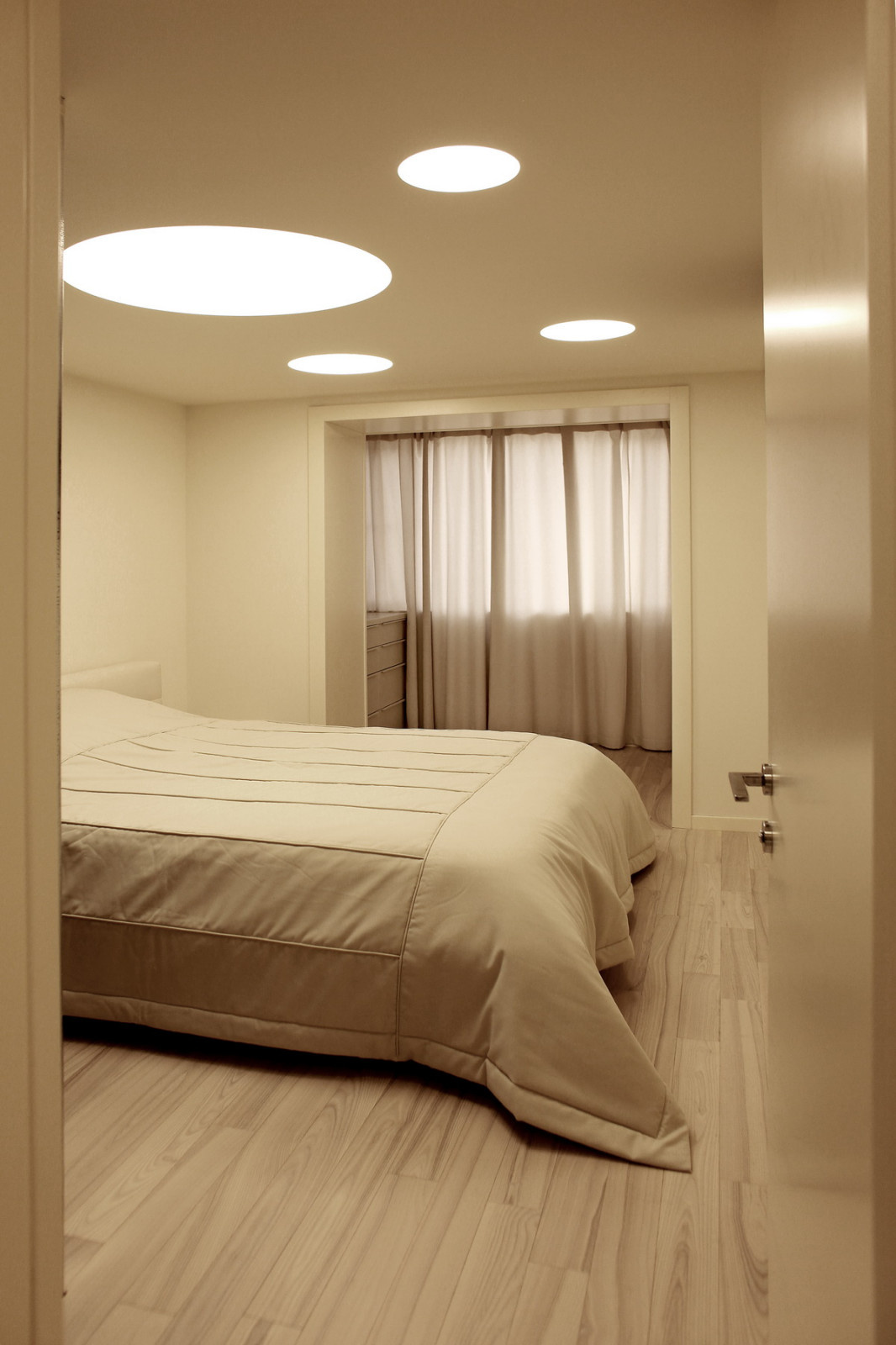 Neutral, Modern-Minimalist Apartment