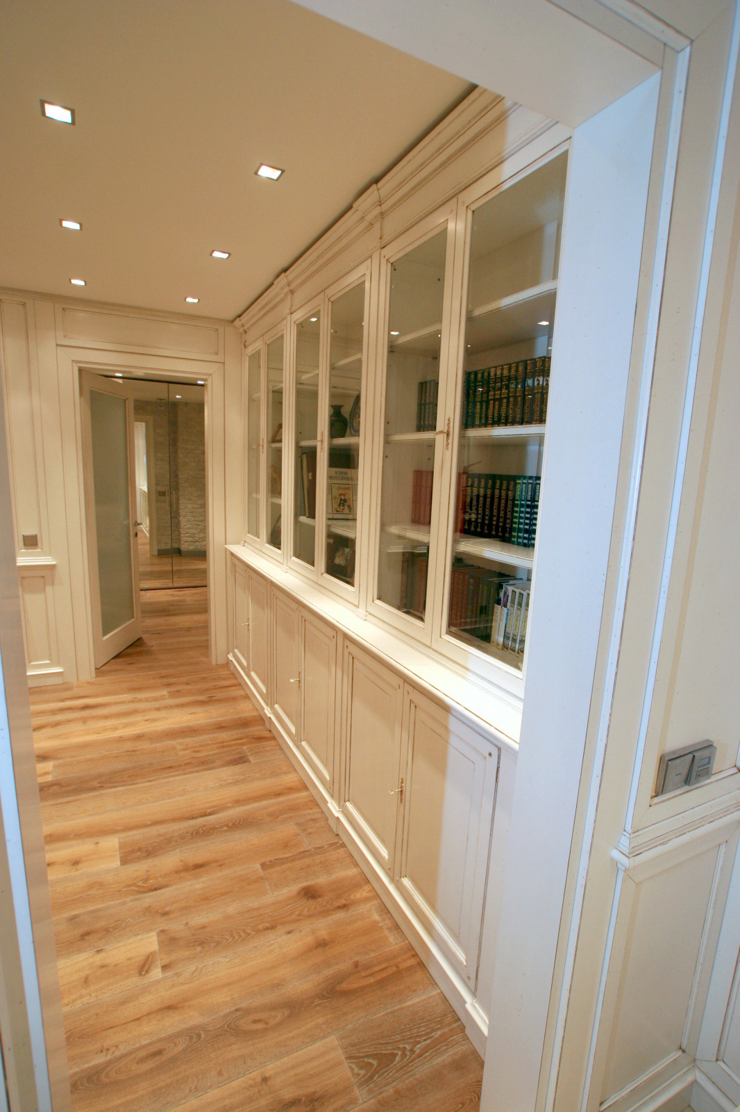 White Apartment in Moscow
